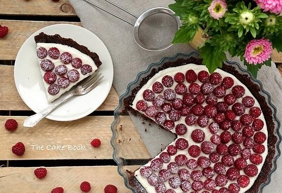 Tarta czekoladowa z malinami