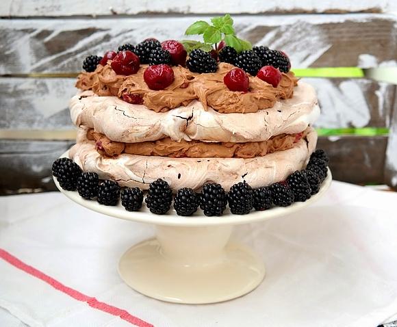 Węgierski tort bezowy