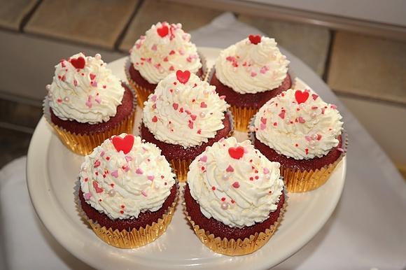 Babeczki red velvet z kremem z białą czekoladą