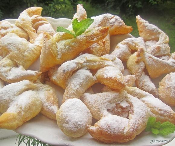 Ciasteczka z ciasta francuskiego z masłem orzechowym
