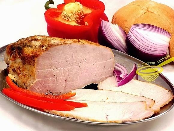 Schab pieczony w mleku - delikatny i soczysty sposób na obiad lub kanapki