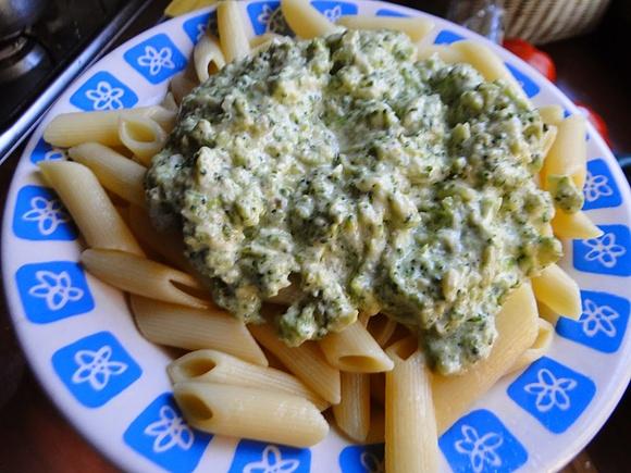 Makaron w sosie serowo-brokułowym