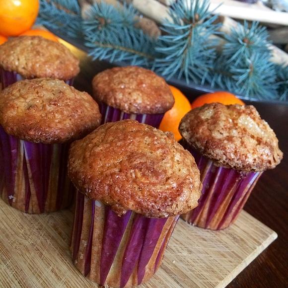 Pomarańczowo-kardamonowe muffiny z orzechami i skorupką