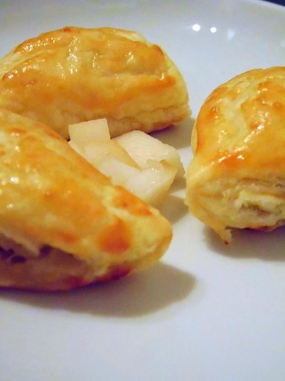 Pierogi z gruszką i serem pleśniowym