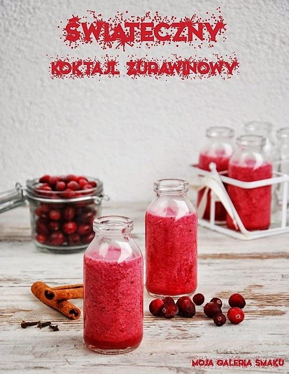 Świąteczny koktajl żurawinowy aromatyczny z przyprawami piernikowymi