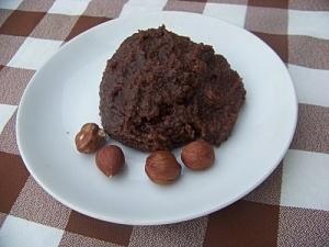 Krem piernikowo-orzechowy z syropem akacjowym i tort