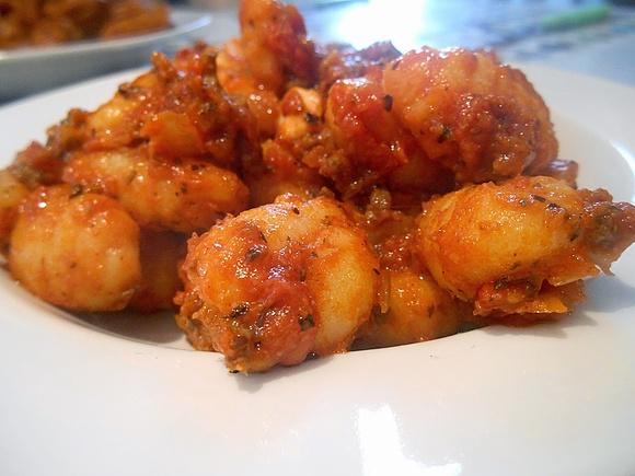 Gnocchi z sosem pomidorowym, mięsem mielonym i mozzarellą