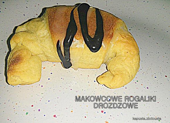 Makowe rogaliki drożdżowe