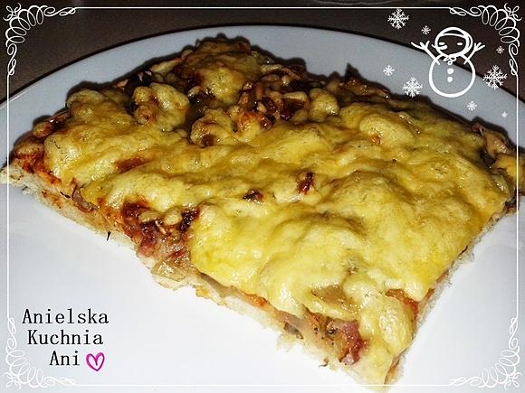 Pizza z pieczarkami i boczkiem