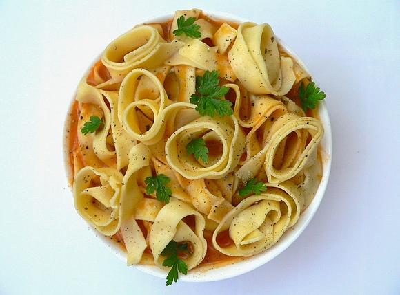 Pomidorowo-dyniowa z puree i warzywami, aromatyczna z pieprzem i pietruszką