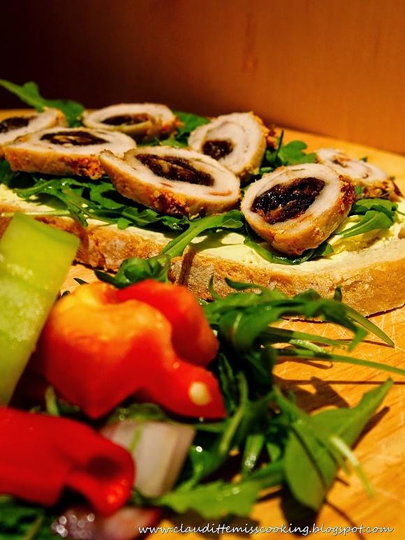Wieprzowe roladki z daktylami i śliwkami