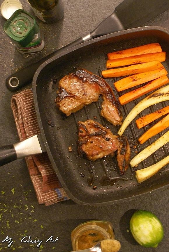 Jagnięcina w musztardowej marynacie z karmelizowanymi warzywami