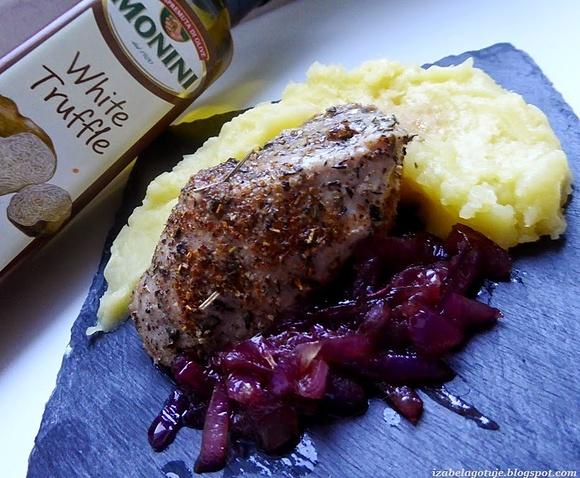 Polędwiczka wieprzowa z puree truflowym i konfiturą z czerwonej cebuli