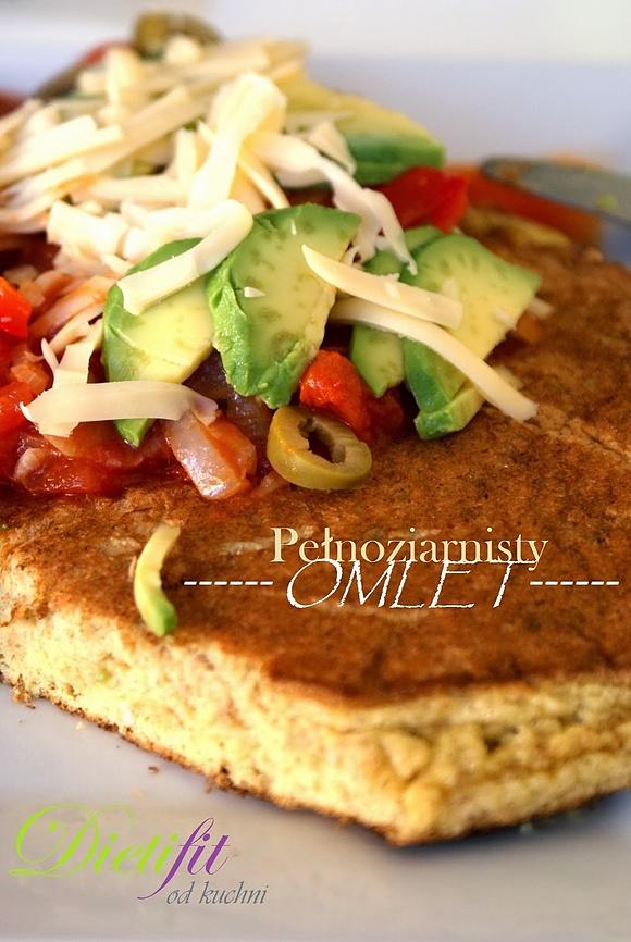 Puszysty omlet na słono ze składnikami