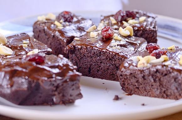 Głęboko czekoladowe brownie z solą na święta