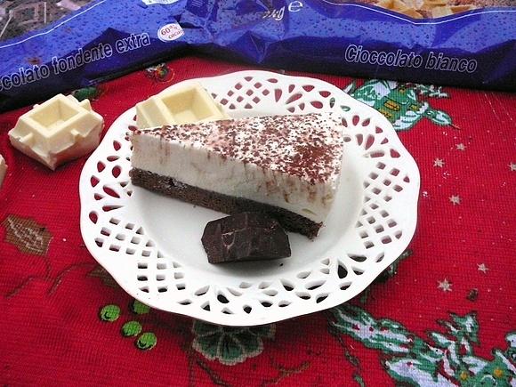 Sernik na zimno na spodzie brownie z czekoladami i kakao Horeca Select