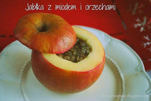 Jabłka zapiekane z miodem i orzechami