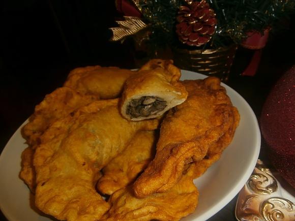 Drożdżowe pierożki z pieczarkami