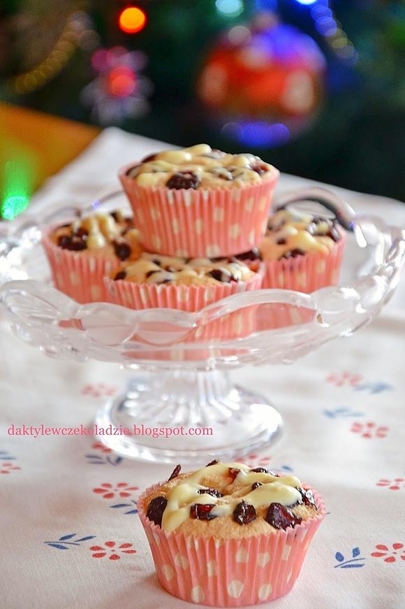 Muffinki z białek z suszoną żurawiną