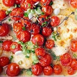 Pomidorowa zapiekanka z kurczakiem i mozzarellą