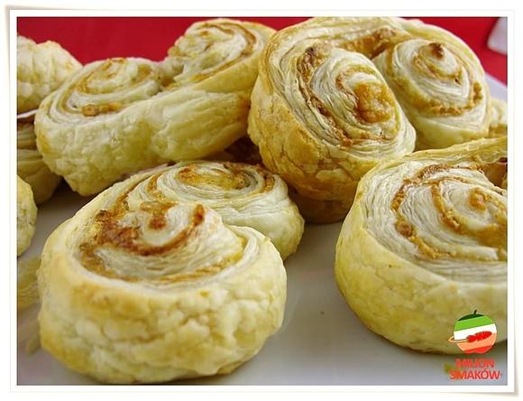 Serduszka z orzeszkami pini i parmezanem