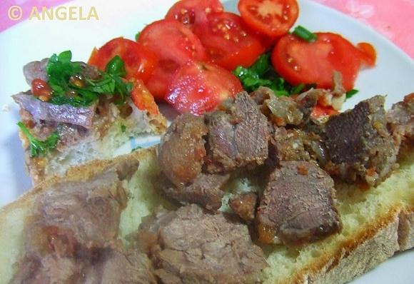 Chłopski starter z pieczywa i cielęciny na cebuli