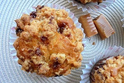 Muffiny z jabłkiem, krówkami i kruszonką