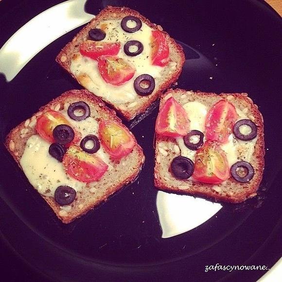 Grzanki z mozzarellą