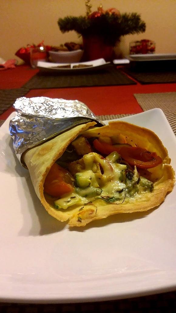 Wrapy kukurydziane z kurczakiem i roszponką