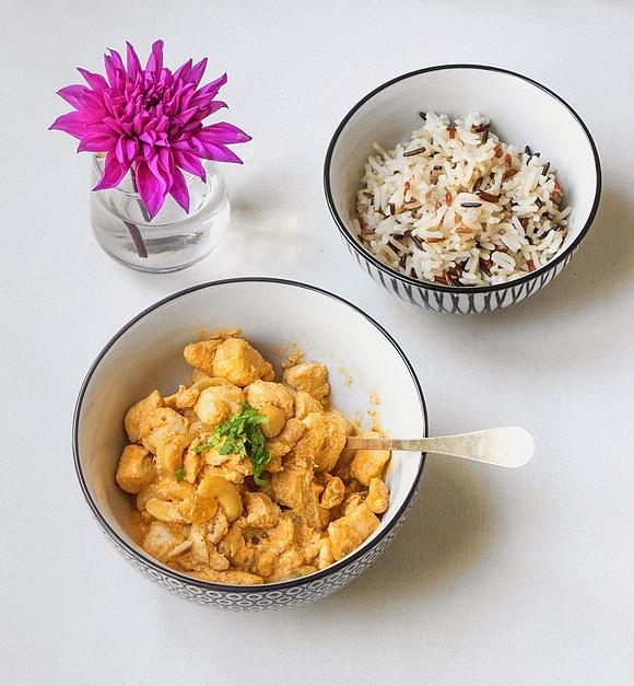 Karnawałowe curry z orzeszkami cashew i rodzynkami