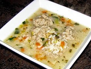 Zupa klopsikowa z ryżem