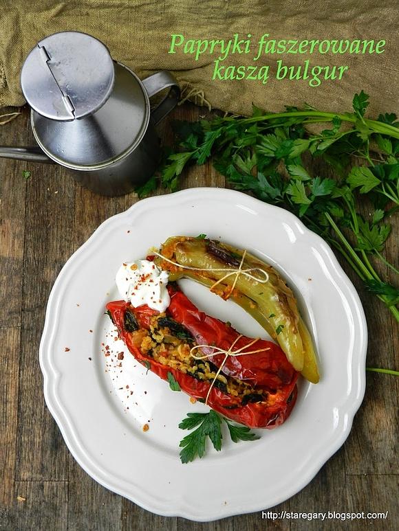 Papryki faszerowane kaszą bulgur