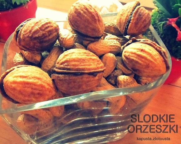 Karnawałowe ciasto orzechowe z czekoladowym wnętrzem