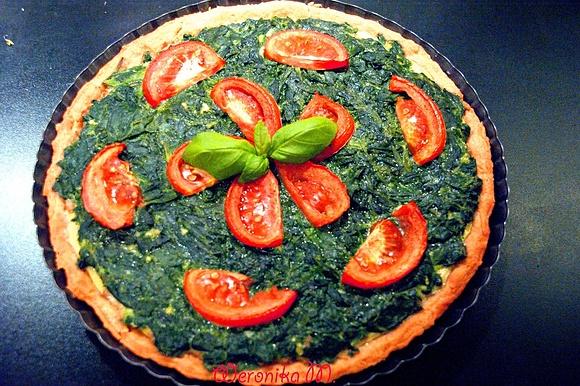Tarta ze szpinakiem mięsem i pomidorami