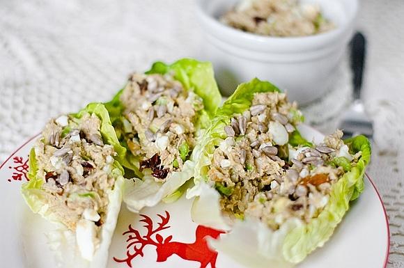 Pasta z łososia i awokado w łódeczkach z sałaty