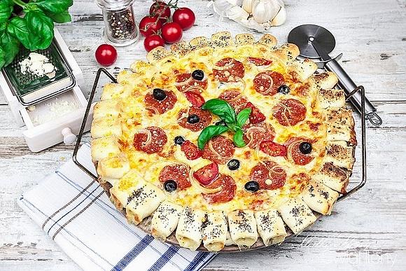 Pizza z paluszkami serowymi