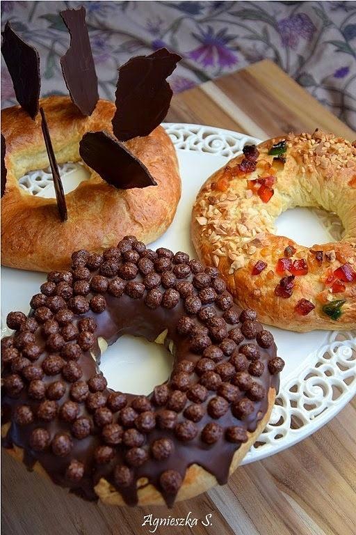 Roscón de reyes - tradycyjne hiszpańskie ciasto na święto trzech króli