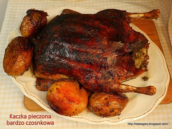 Kaczka pieczona z czosnkiem i majerankiem