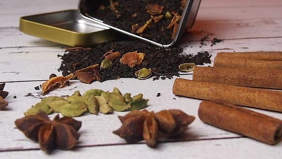 Masala chai rozgrzewająca herbata z przyprawami