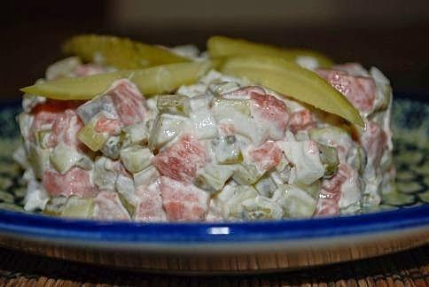 Sałatka z różowego śledzia