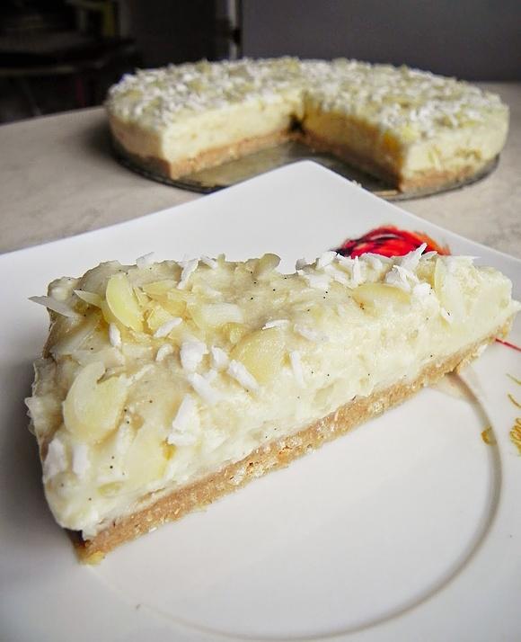 Waniliowy sernik gotowany z jabłkową nutą na spodzie z ciastek owsianych