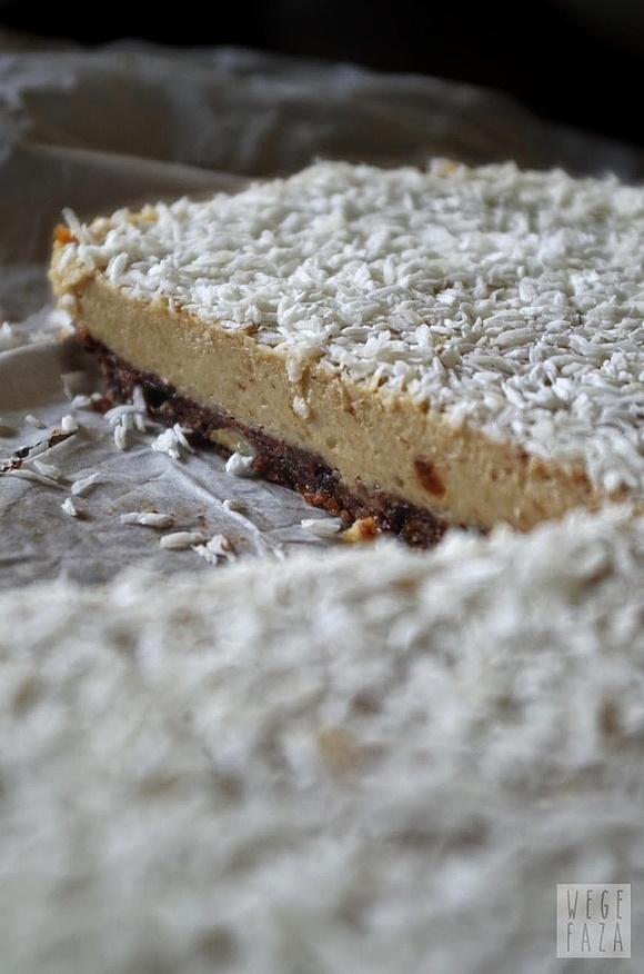 Tarta rumowo-kokosowa z nerkowców