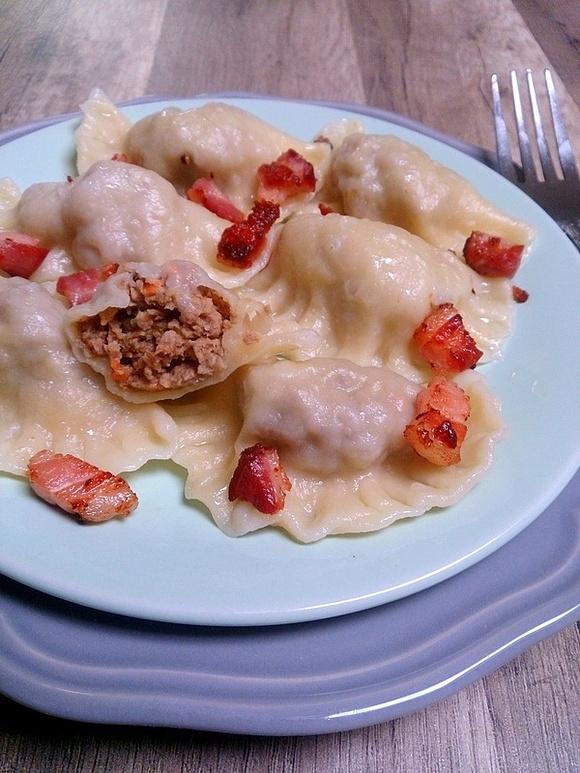 Szybkie pierogi z mięsem z rosołu