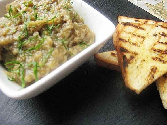 Baba ghanoush - pasta z pieczonego bakłażana i oliwy z oliwek