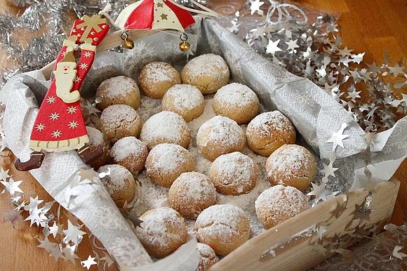 Kule śnieżne z migdałów i pomarańczy - łatwe ciastka bożonarodzeniowe