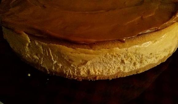 Sernik kajmakowy z dulce de leche