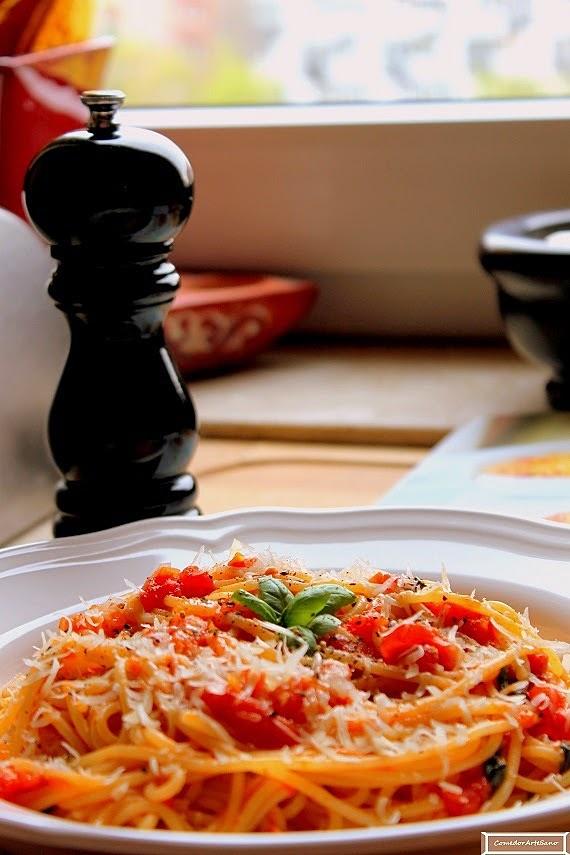 Spaghetti z sosem pomidorowym