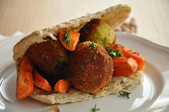 Falafale z marchewką w pita
