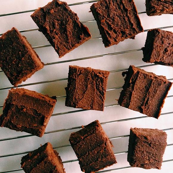 Wegańskie brownies ze słodkich ziemniaków