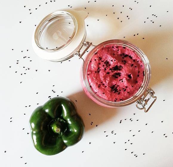 Hummus z buraczków i tahini